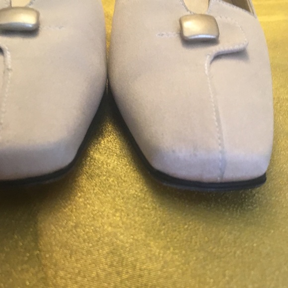 Stuart Weitzman Cream Cloth Low Heel Size 8M - Picture 4 of 6